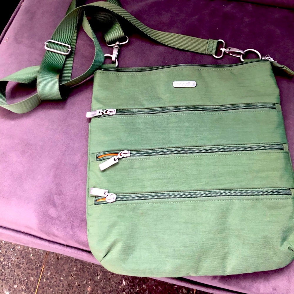 Baggalini green crossbag
